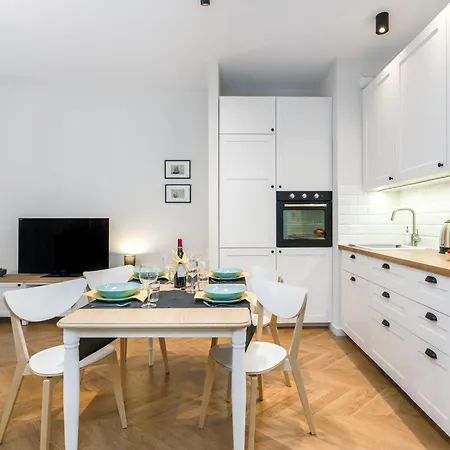 شقة Chwaliszewo Elegant With Balcony In By Renters بوزنان