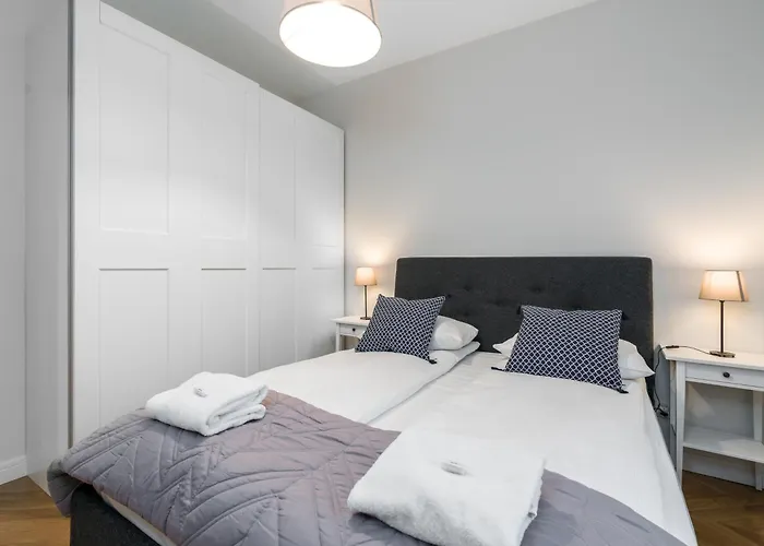 Апартаменты Chwaliszewo Elegant With Balcony In By Renters Познань